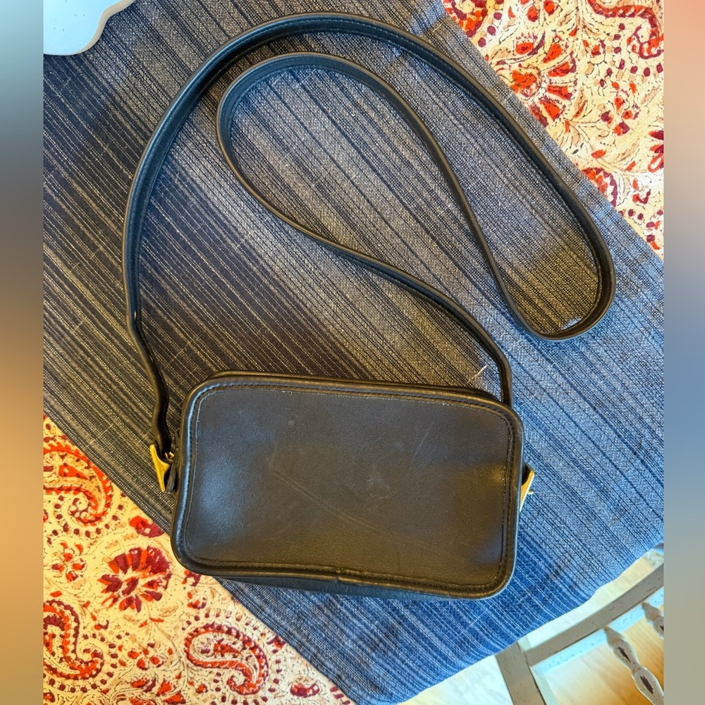 vintage, small Coach, crossbody, black leather handbag 8.5x5x2.5